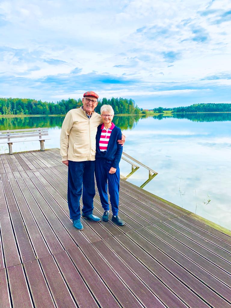 Renate und Fritz Kistenpfennig an einem See